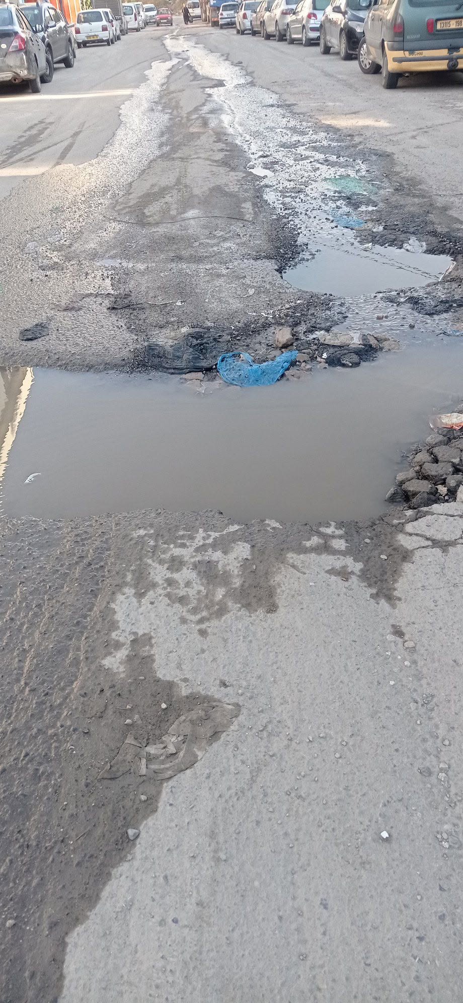 dégradation importante de la route ainsi qu’une fuite d’eau – Cité EPLF, en face de SONELGAZ